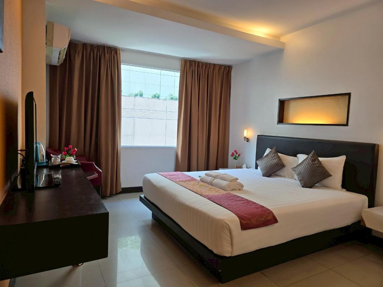Baron Beach Hotel Pattaja Kültér fotó